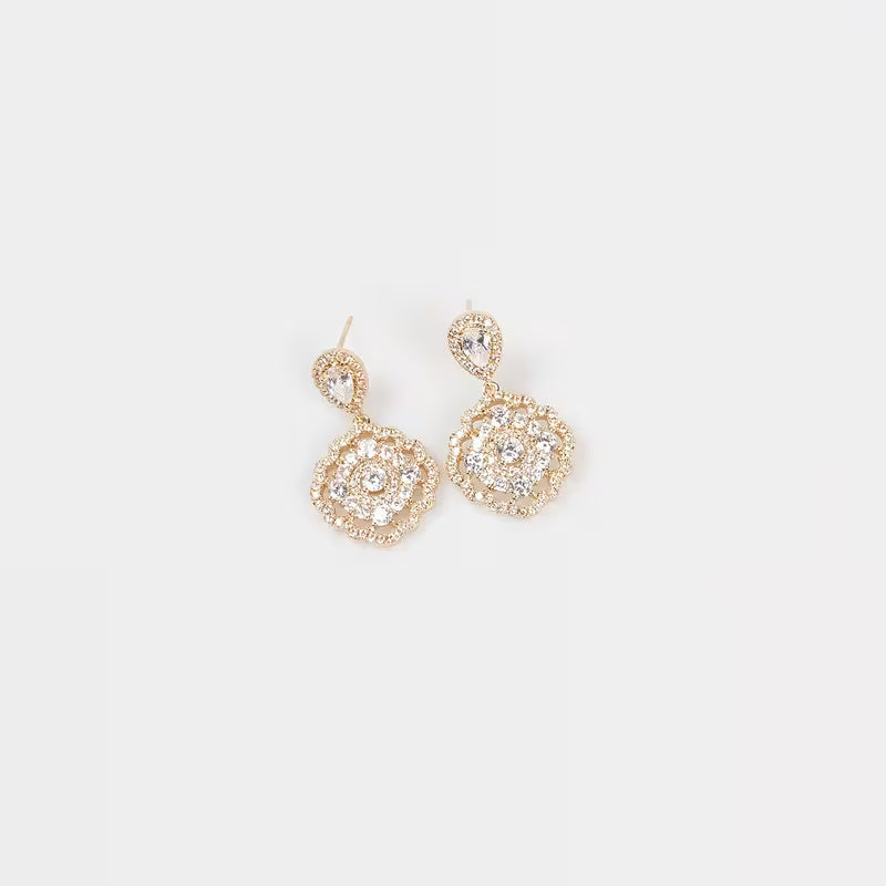 Elegant Guldpläterat Smyckesset med Kubisk Zirkonia - Halsband & Örhängen